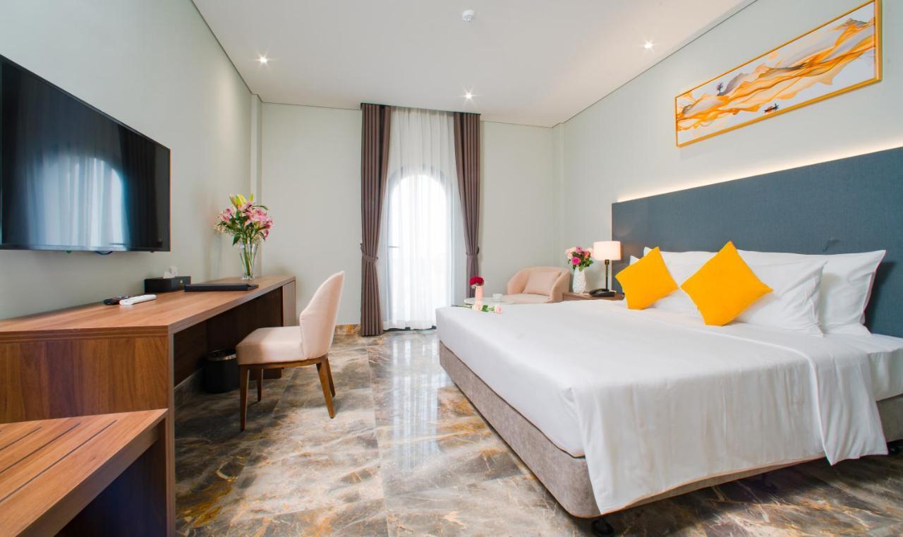 Phu Thang Grand Hotel Duc Hoa Extérieur photo